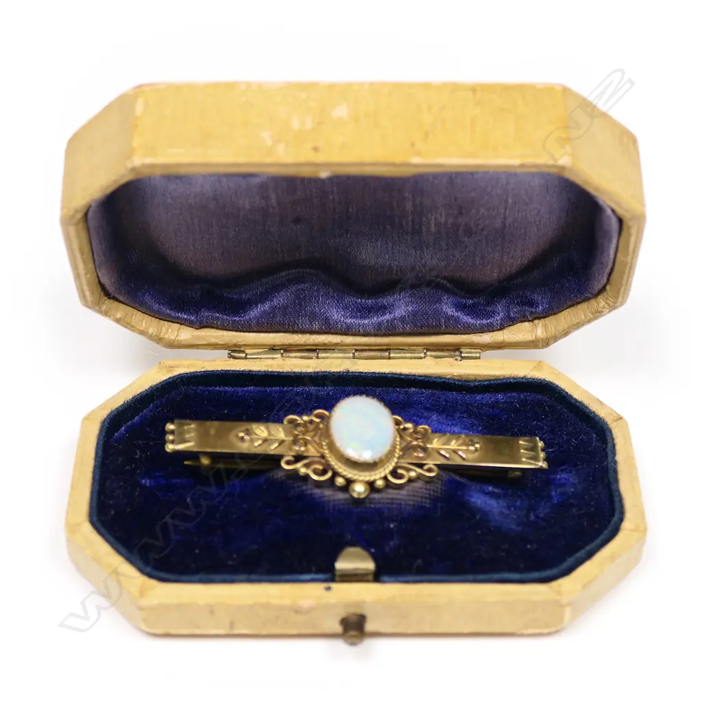 Brown & Kerr (Nelson) 15ct gold and opal brooch, Image 1++